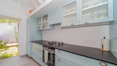 Kitchen & Dining Area