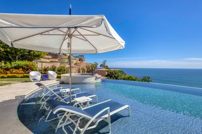 Luxury Villa Photo #7