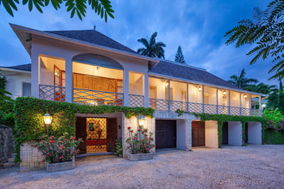 Luxury Villa Photo #4