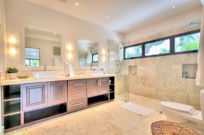 Luxury Villa Photo #30