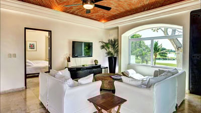 Luxury Villa Photo #12
