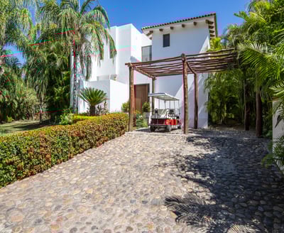 Luxury Villa Photo #12