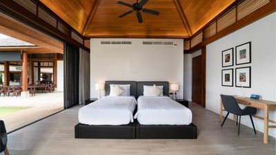 Luxury Villa Photo #18