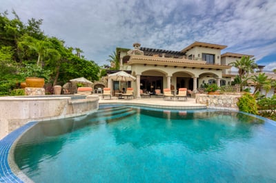 Luxury Villa Photo #4