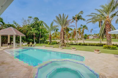 Luxury Villa Photo #6