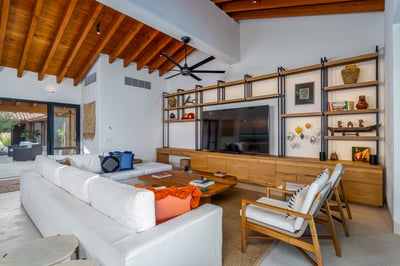 Luxury Villa Photo #43
