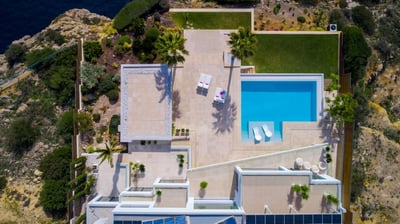 Luxury Villa Photo #4