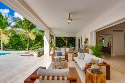 Luxury Villa Photo #3