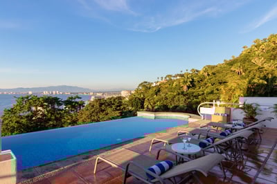 Luxury Villa Photo #3