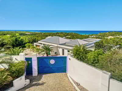 Luxury Villa Photo #26