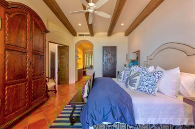 Luxury Villa Photo #23