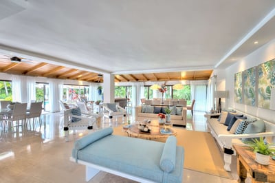 Luxury Villa Photo #9