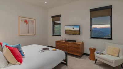 King suite 2 on lower level