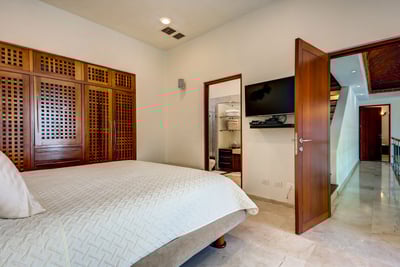 Luxury Villa Photo #34