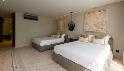 Luxury Villa Photo #43