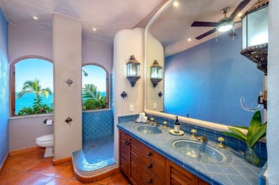 Luxury Villa Photo #39