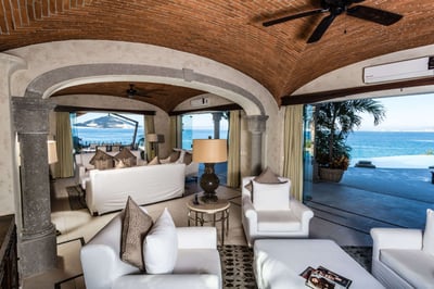 Luxury Villa Photo #7