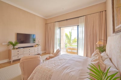 Luxury Villa Photo #24