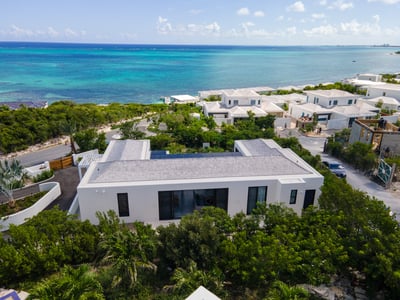 Luxury Villa Photo #6