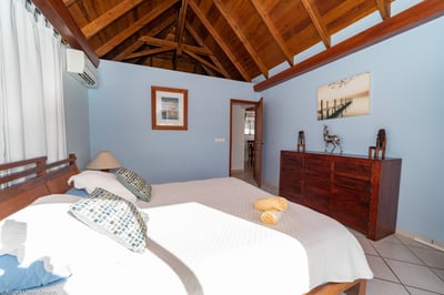 Luxury Villa Photo #25