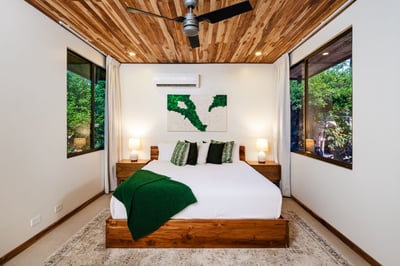 Luxury Villa Photo #25