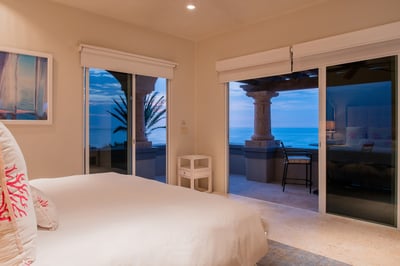 Luxury Villa Photo #26