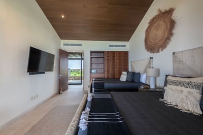 Luxury Villa Photo #37