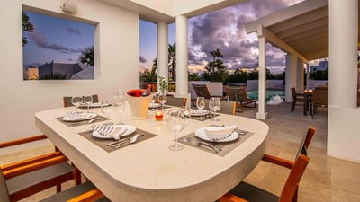 Luxury Villa Photo #12