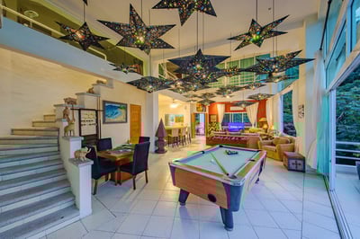 Luxury Villa Photo #16