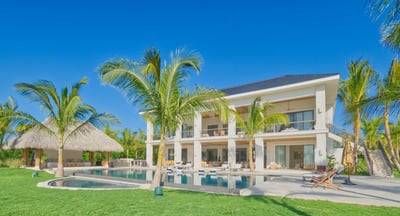 Luxury Villa Photo #3