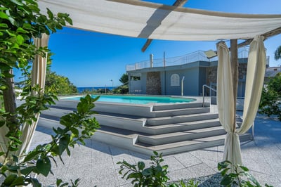Luxury Villa Photo #5