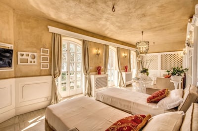Luxury Villa Photo #30
