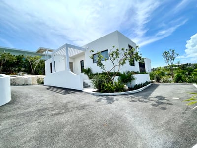 Luxury Villa Photo #30