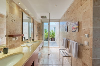 Luxury Villa Photo #26