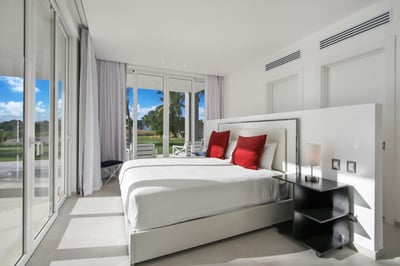 Luxury Villa Photo #38