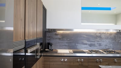 Dining Area & Kitchen