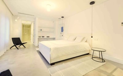 Luxury Villa Photo #18
