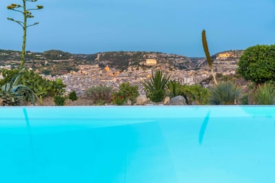 Luxury Villa Photo #7