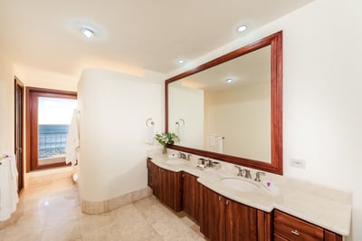 Luxury Villa Photo #11