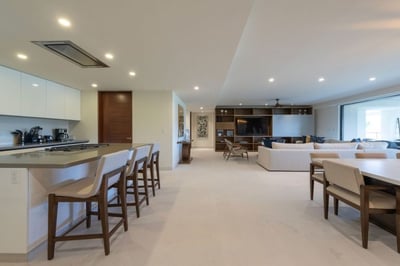 Luxury Villa Photo #9