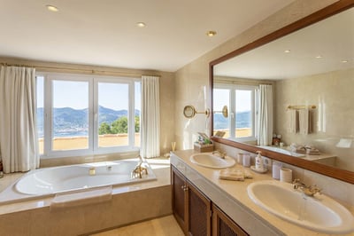 Luxury Villa Photo #29