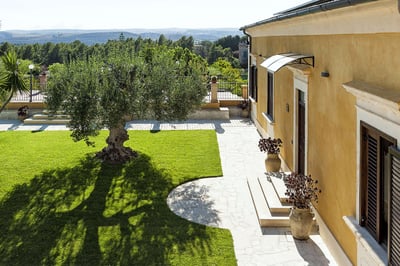 Luxury Villa Photo #9