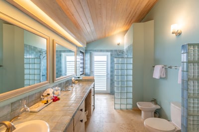 Luxury Villa Photo #16