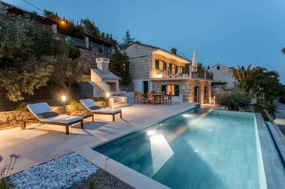 Luxury Villa Photo #3
