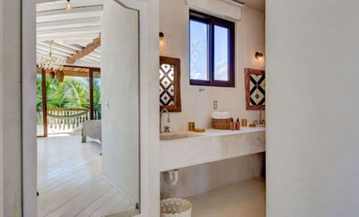 Luxury Villa Photo #40
