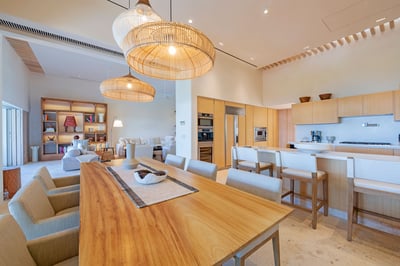 Luxury Villa Photo #17