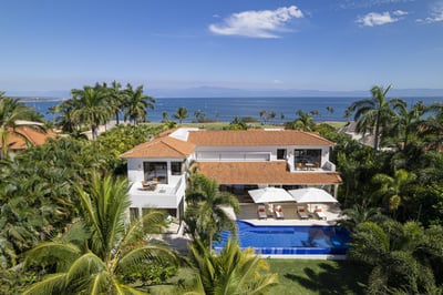 Luxury Villa Photo #3
