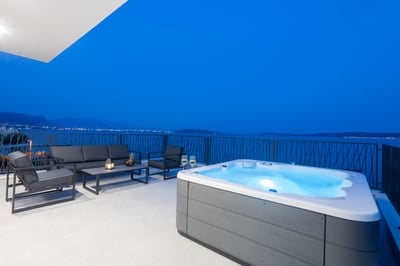 Luxury Villa Photo #18