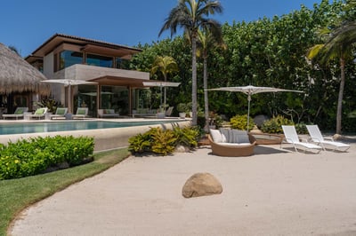 Luxury Villa Photo #15