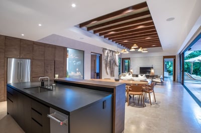 Luxury Villa Photo #16